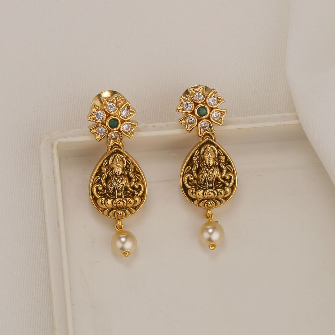 Jahvika Nagas Short Necklace Set