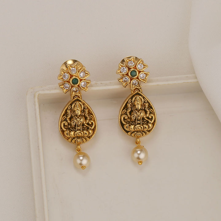 Jahvika Nagas Short Necklace Set