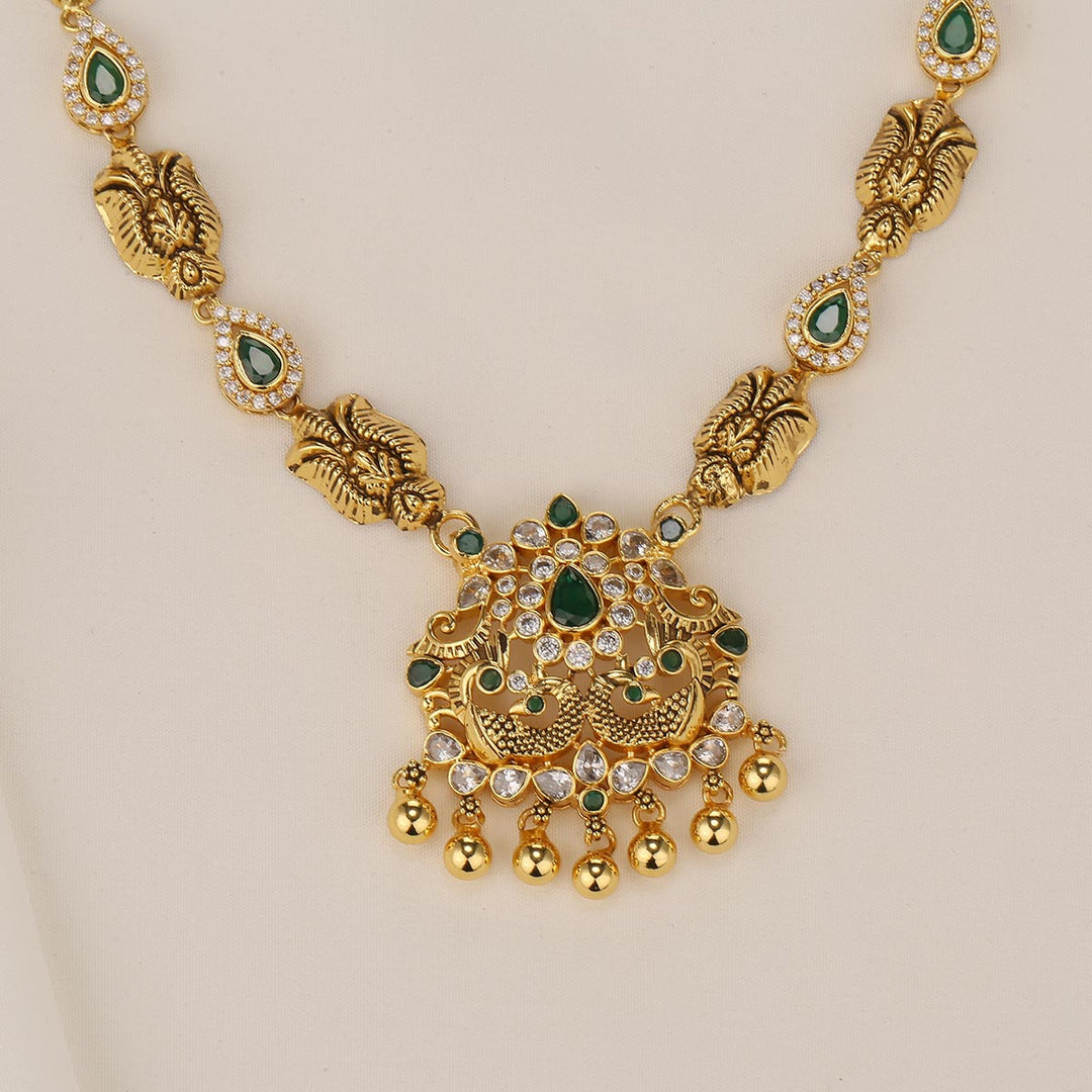 Samaira Short Necklace