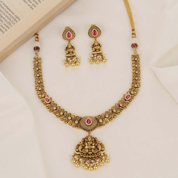 Fetching Nagas Short Necklace Set
