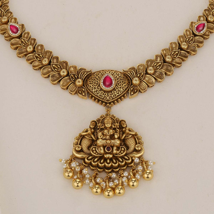 Fetching Nagas Short Necklace Set