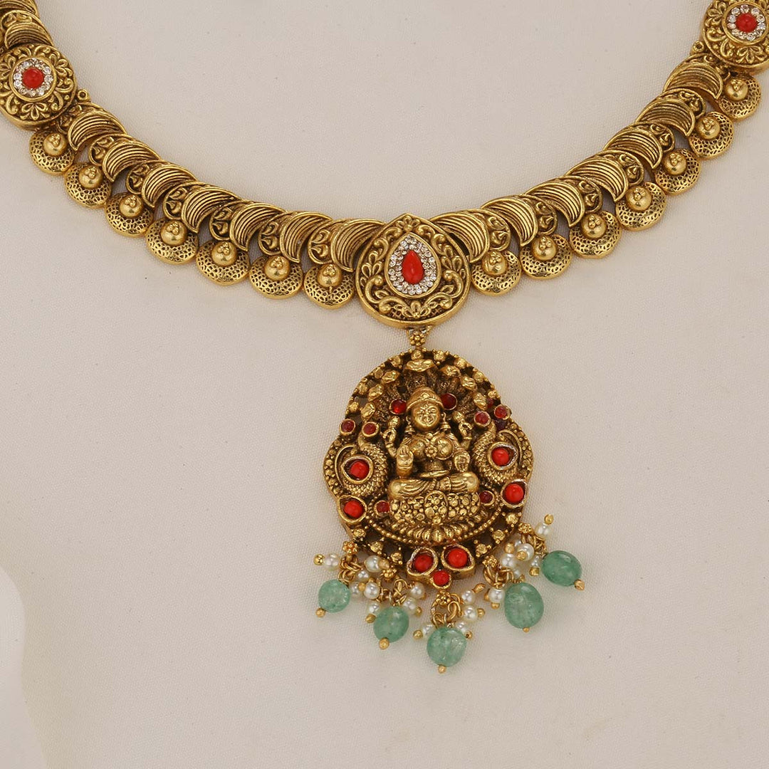 Gleaming Nagas Short Necklace Set