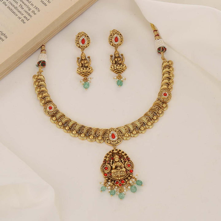 Gleaming Nagas Short Necklace Set
