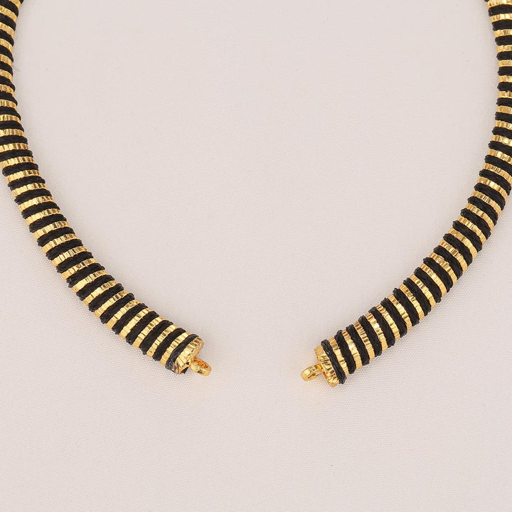 Trendy Look Short Necklace