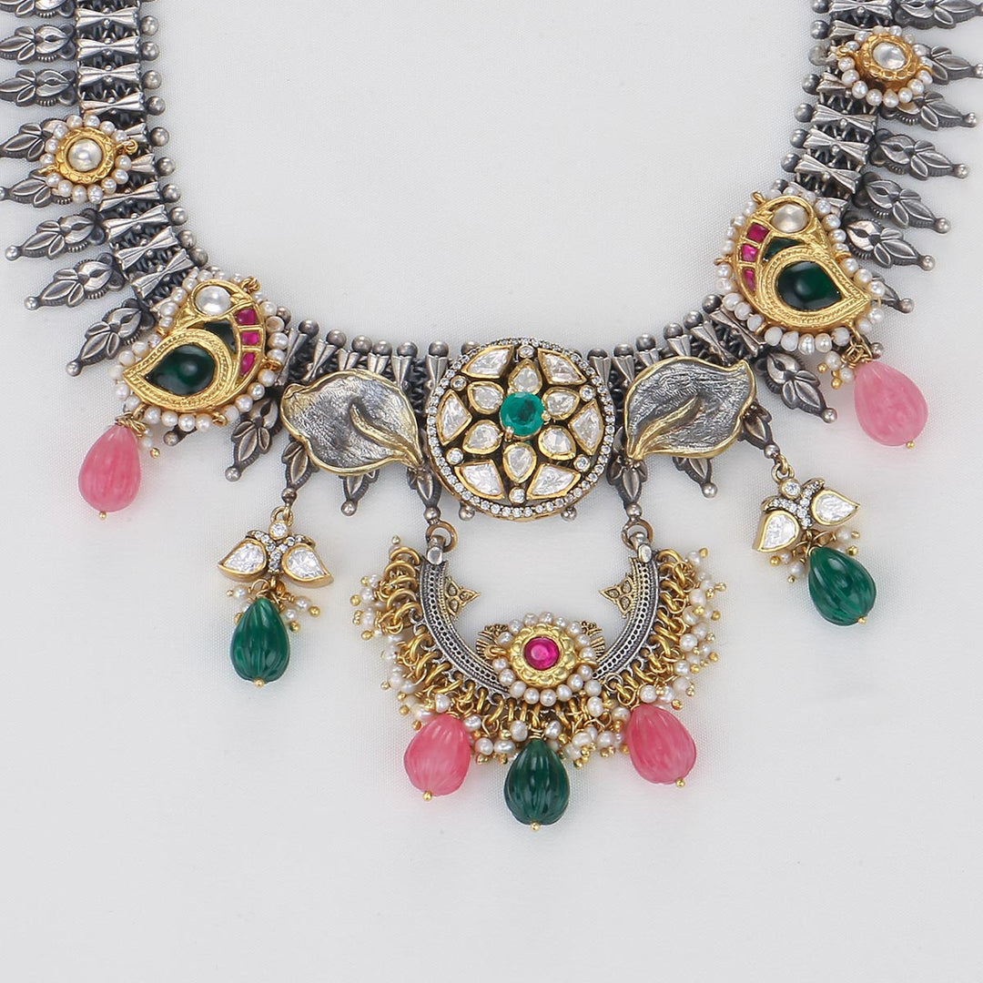 Chic & Fabulous Short Necklace Set