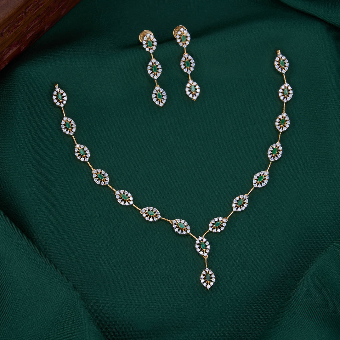 Catchy Avikam Short Necklace Set