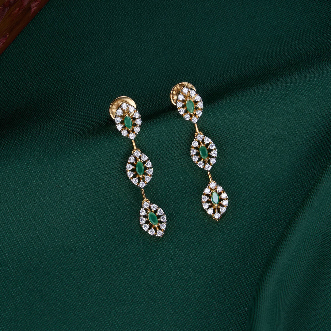 Catchy Avikam Short Necklace Set