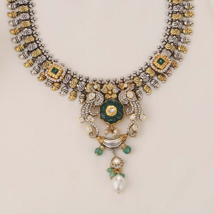 Nilani Short Necklace Set