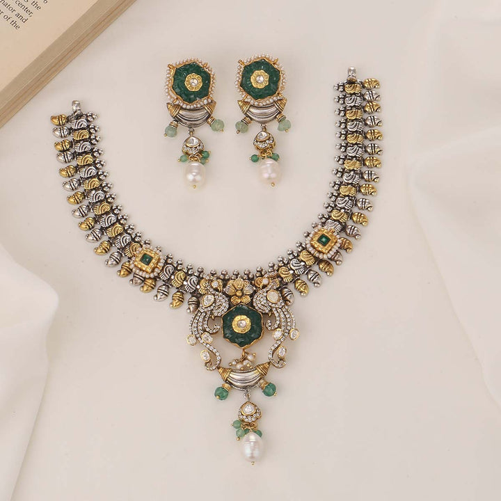 Nilani Short Necklace Set