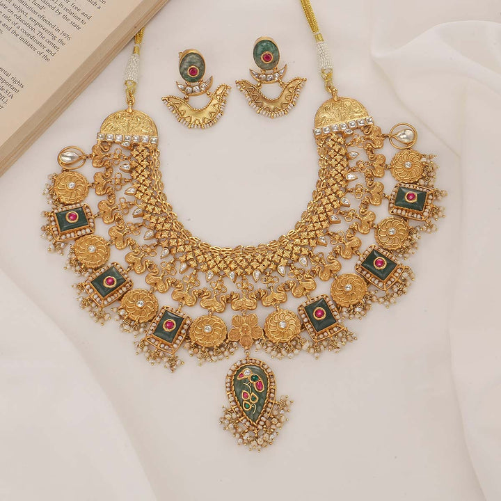 Lovely Short Necklace Set