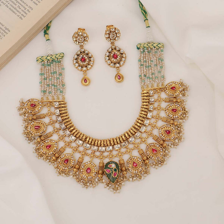 Pretty Short Necklace Set