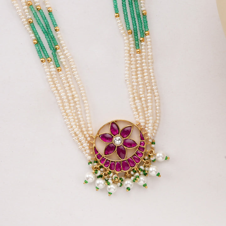 Jashvi Kundan Short Necklace