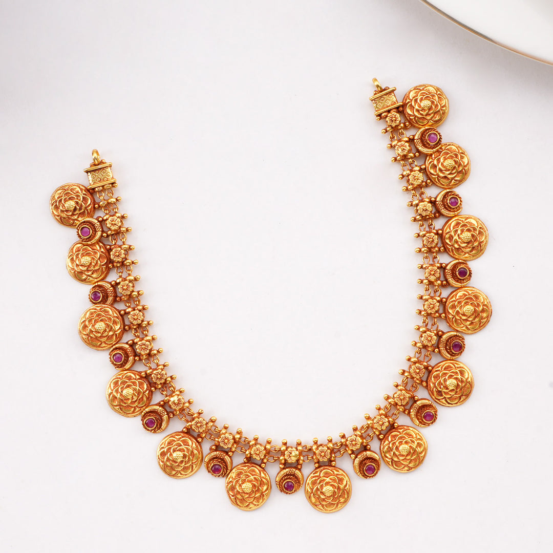 Ishanya Short Necklace Set