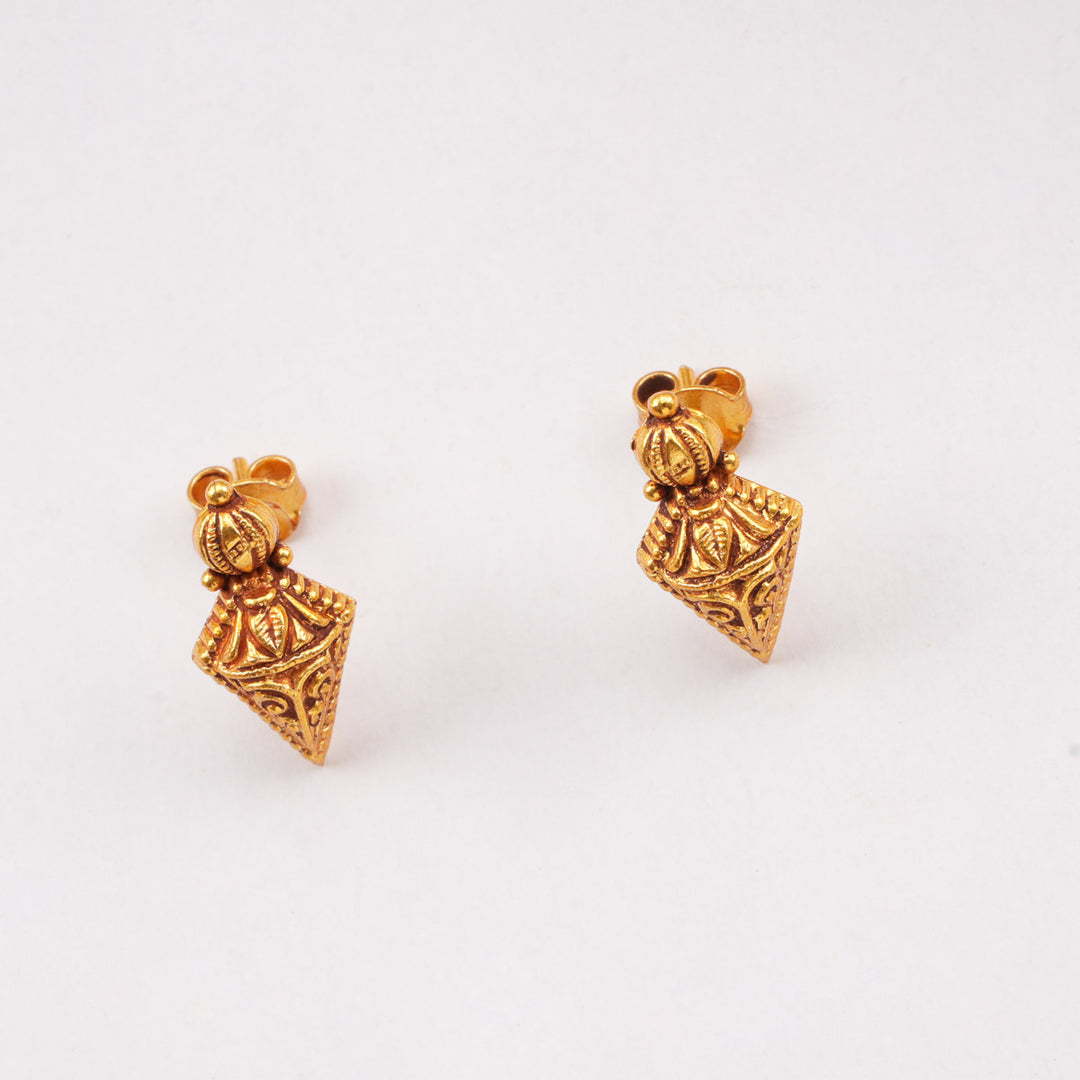 Avnitha Short Necklace Set