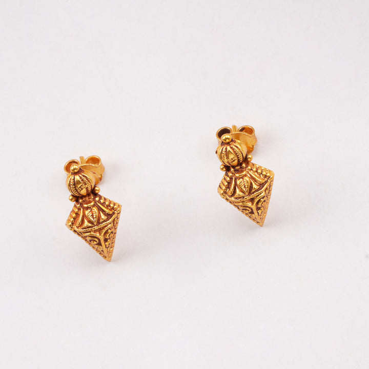 Avnitha Short Necklace Set