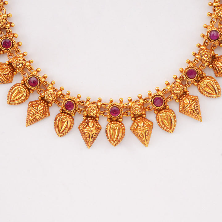 Avnitha Short Necklace Set