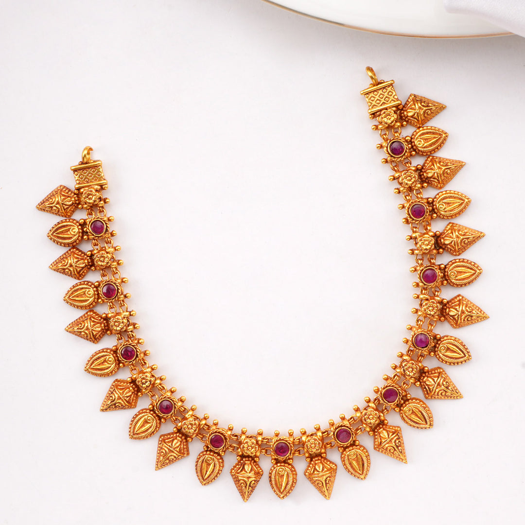 Avnitha Short Necklace Set