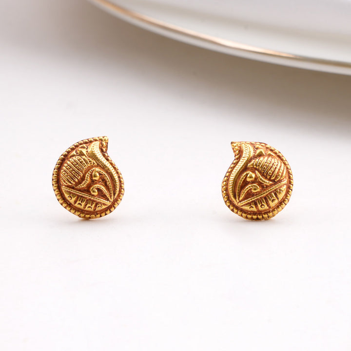 Vemikha Short Necklace Set