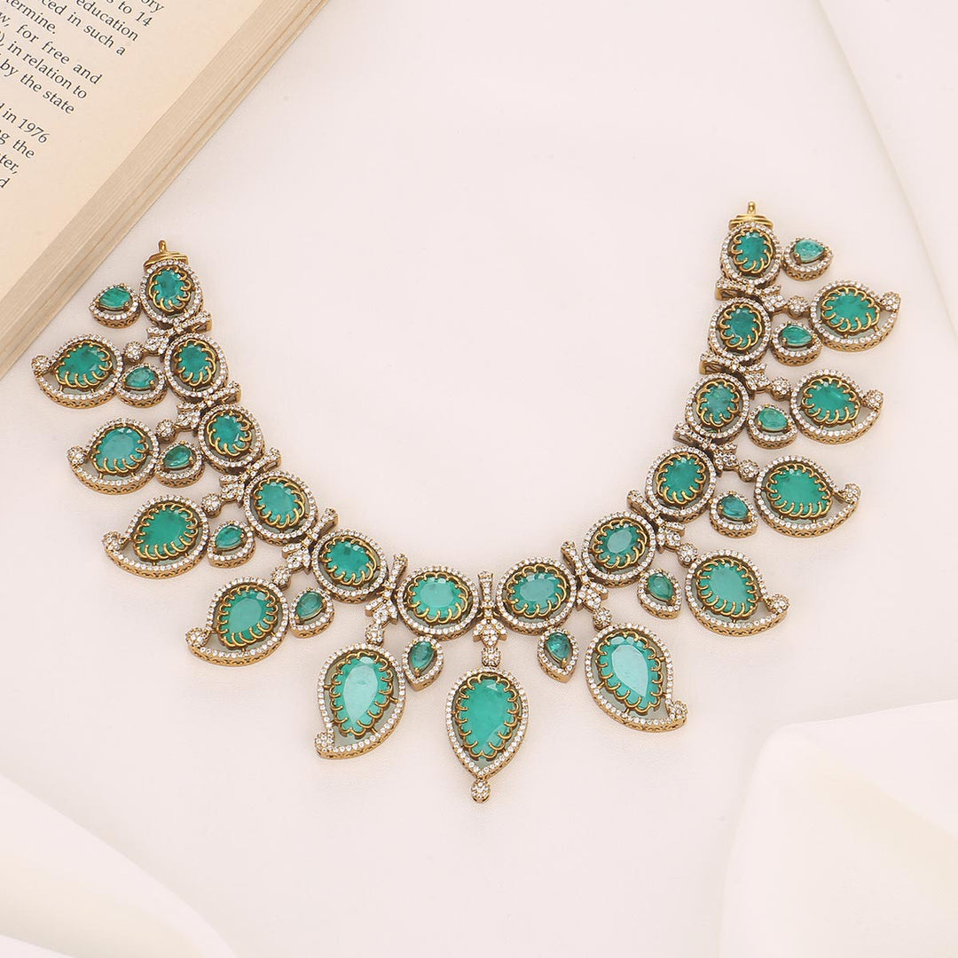 Attractive Victorian Short Necklace Set