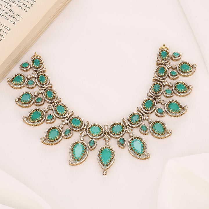 Attractive Victorian Short Necklace Set
