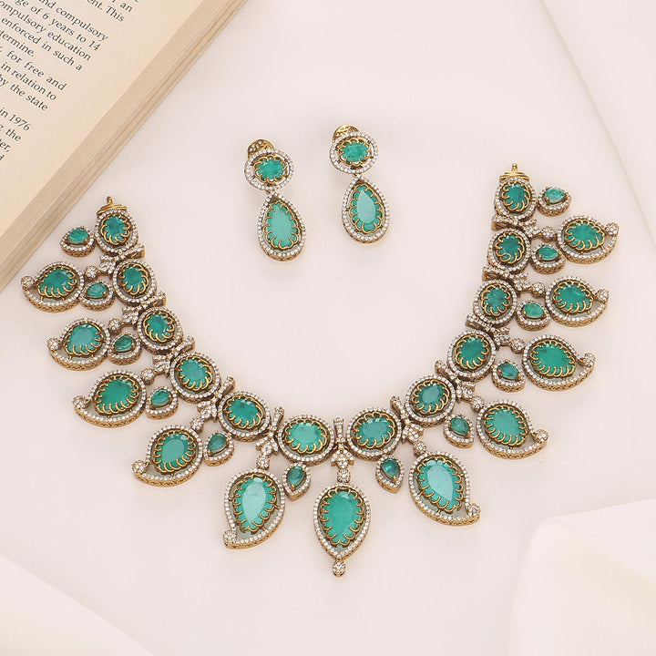 Attractive Victorian Short Necklace Set