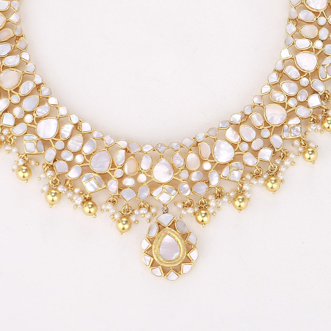 Gleaming Kundan Short Necklace Set