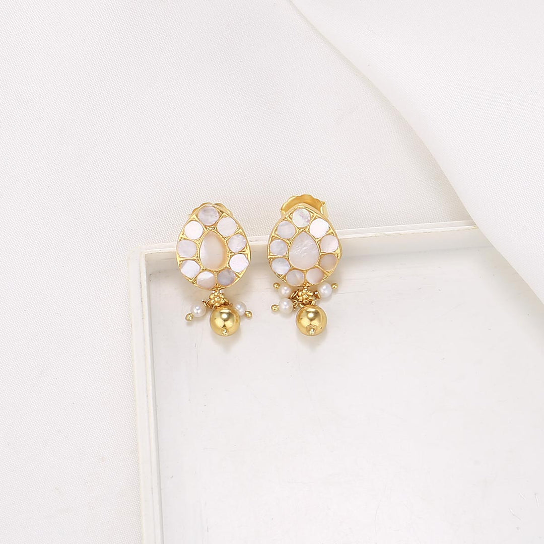 Anusha Kundan Short Necklace Set