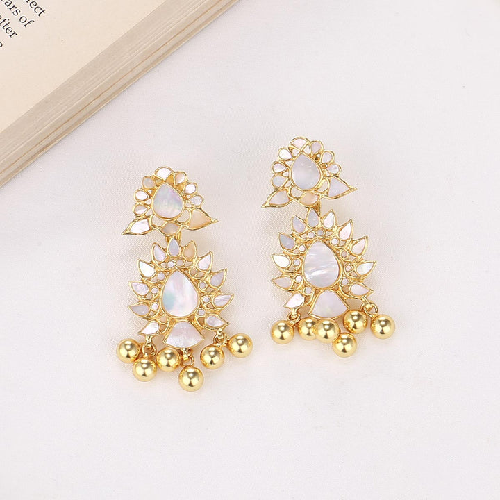 Charming Kundan Short Necklace Set