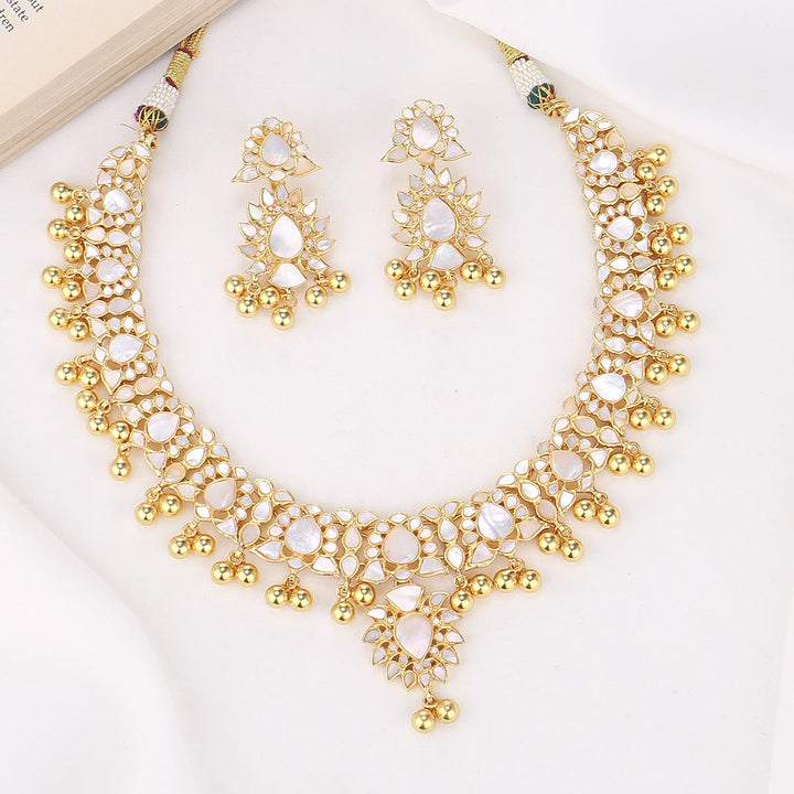 Charming Kundan Short Necklace Set