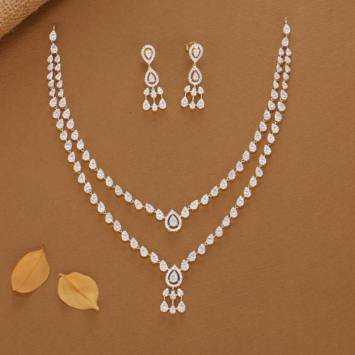 Layer Charm Avikam Short Necklace Set