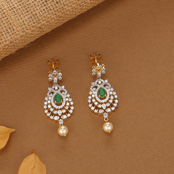 Yunisha Avikam Short Necklace Set