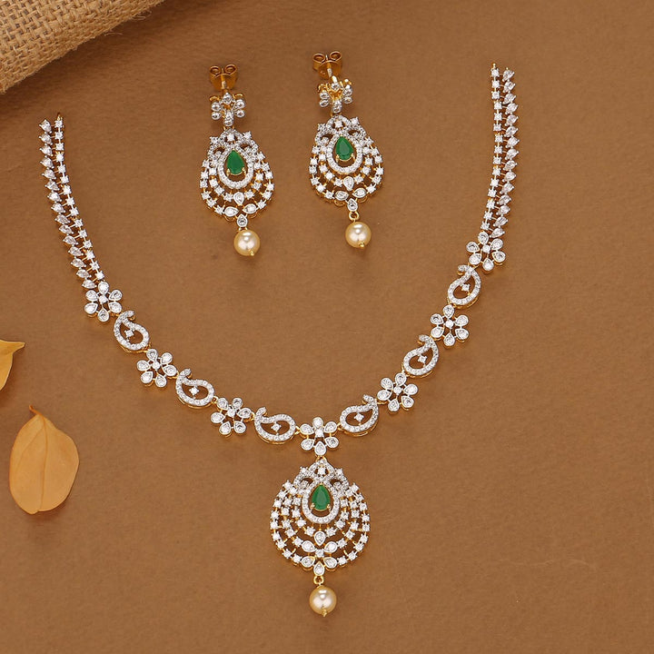 Yunisha Avikam Short Necklace Set