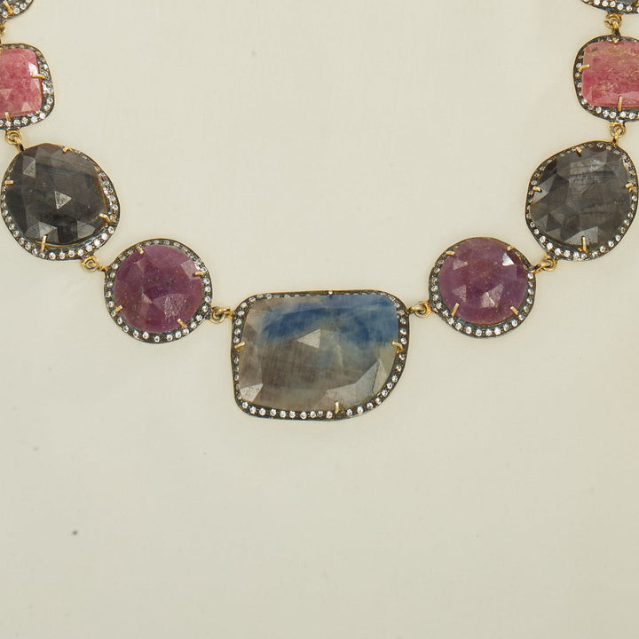 Stylish Short Necklace
