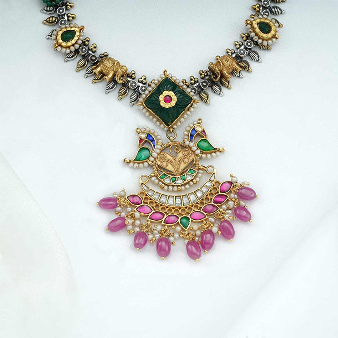 Vivid  Short Necklace Set