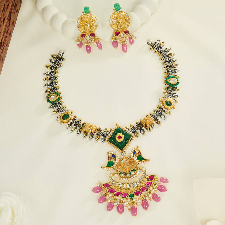 Vivid  Short Necklace Set