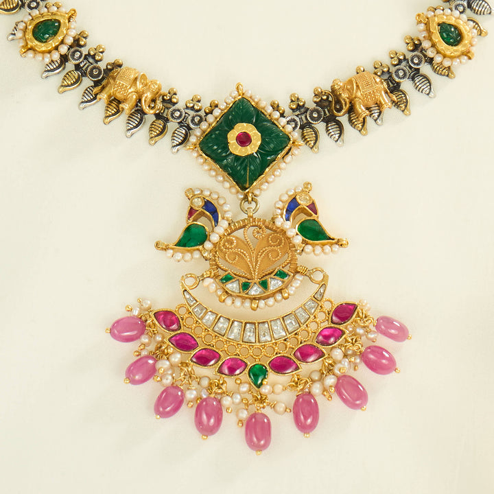 Vivid  Short Necklace Set