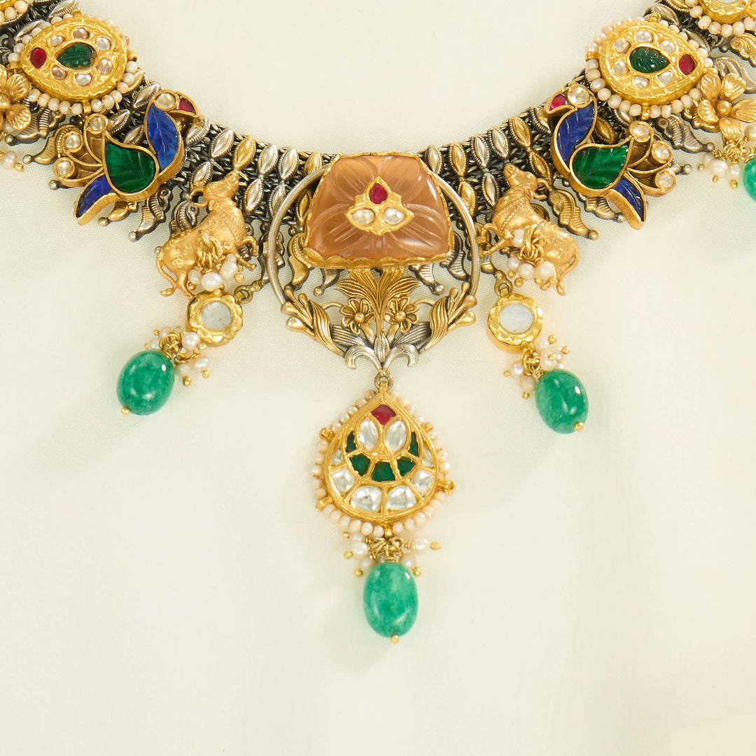 Dhavikha Short Necklace Set
