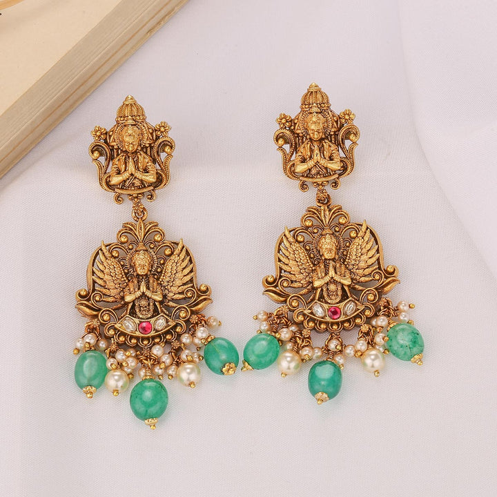 Pravshika Short Necklace Set