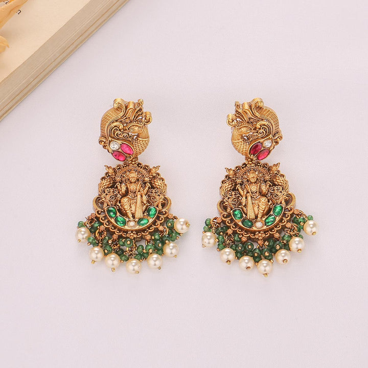 Dhivanika Short Necklace Set