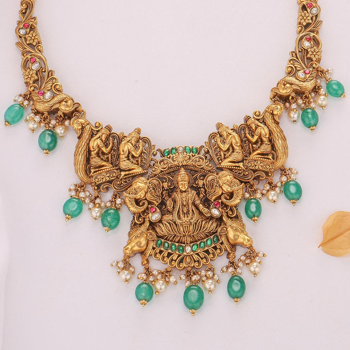 Vithula Short Necklace Set