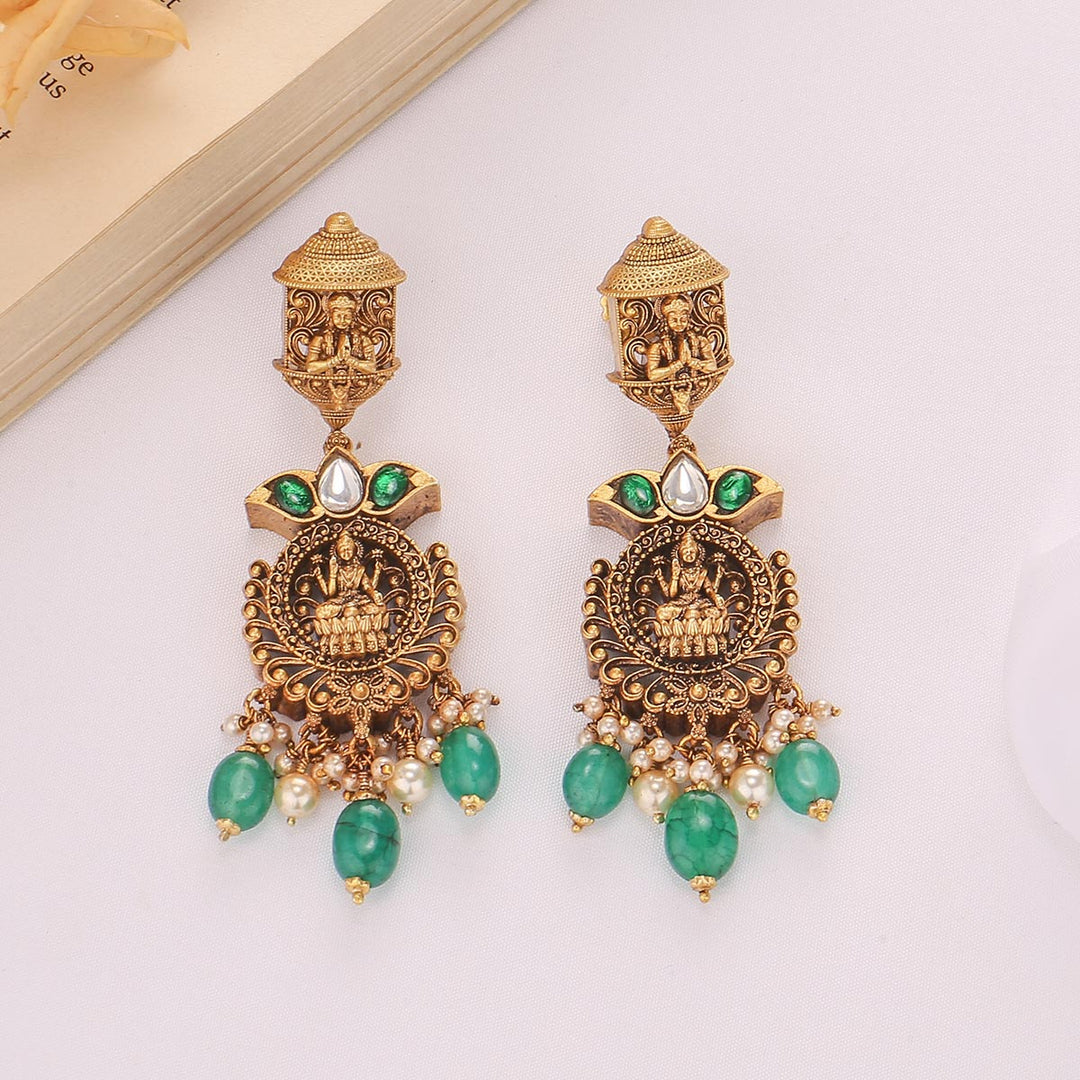 Vithula Short Necklace Set