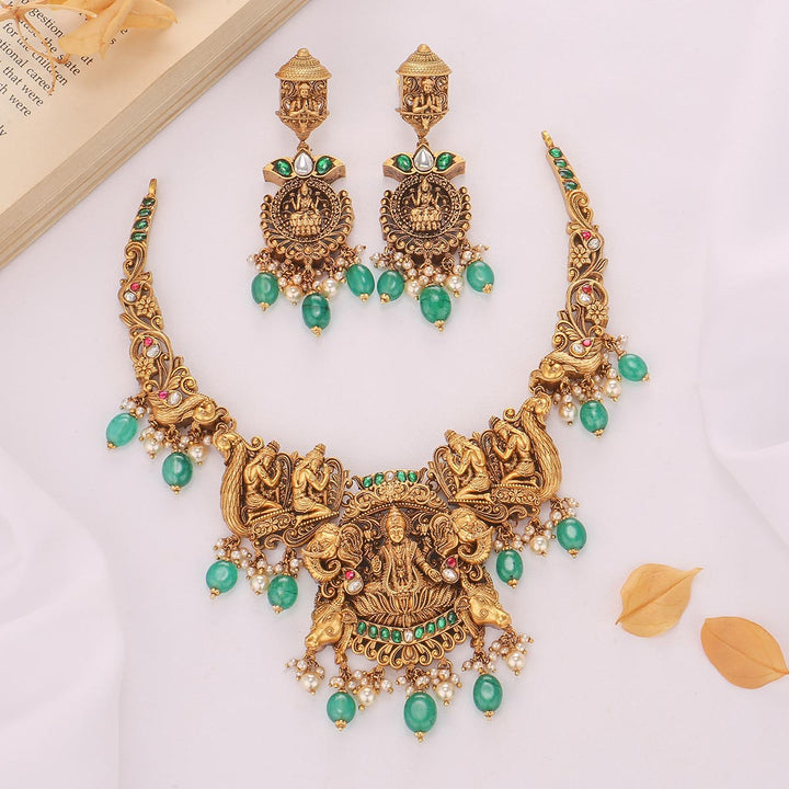 Vithula Short Necklace Set