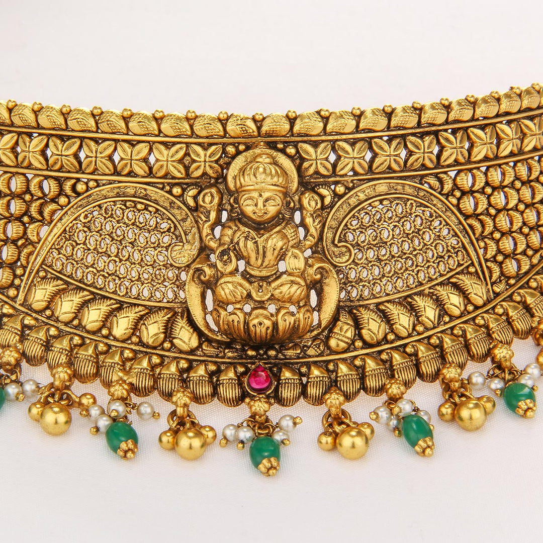Paarvika Nagas Choker