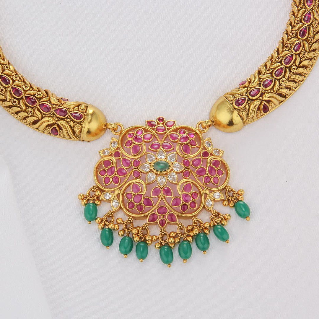 Luxurious Short Necklace