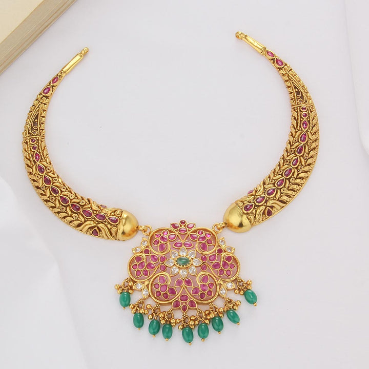 Luxurious Short Necklace