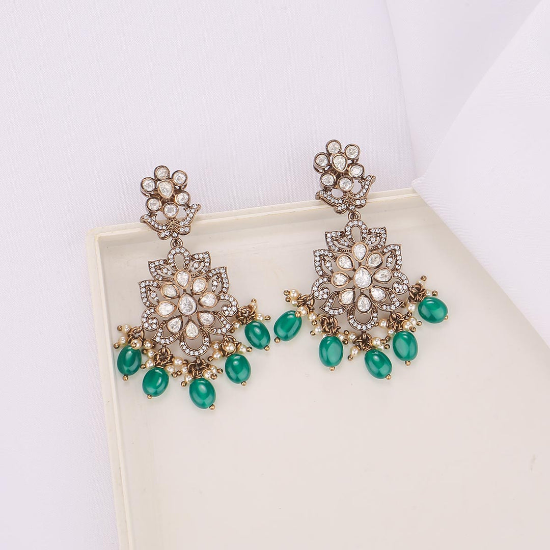 Nivitha Victorian Short Necklace Set