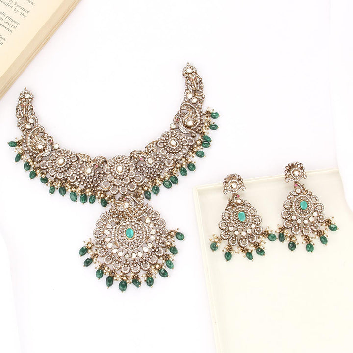 Vernikha Victorian Short Necklace Set