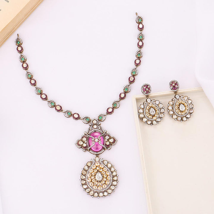 Pinkish Victorian Short Necklace Set