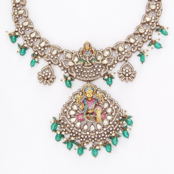 Janvika Victorian Short Necklace Set