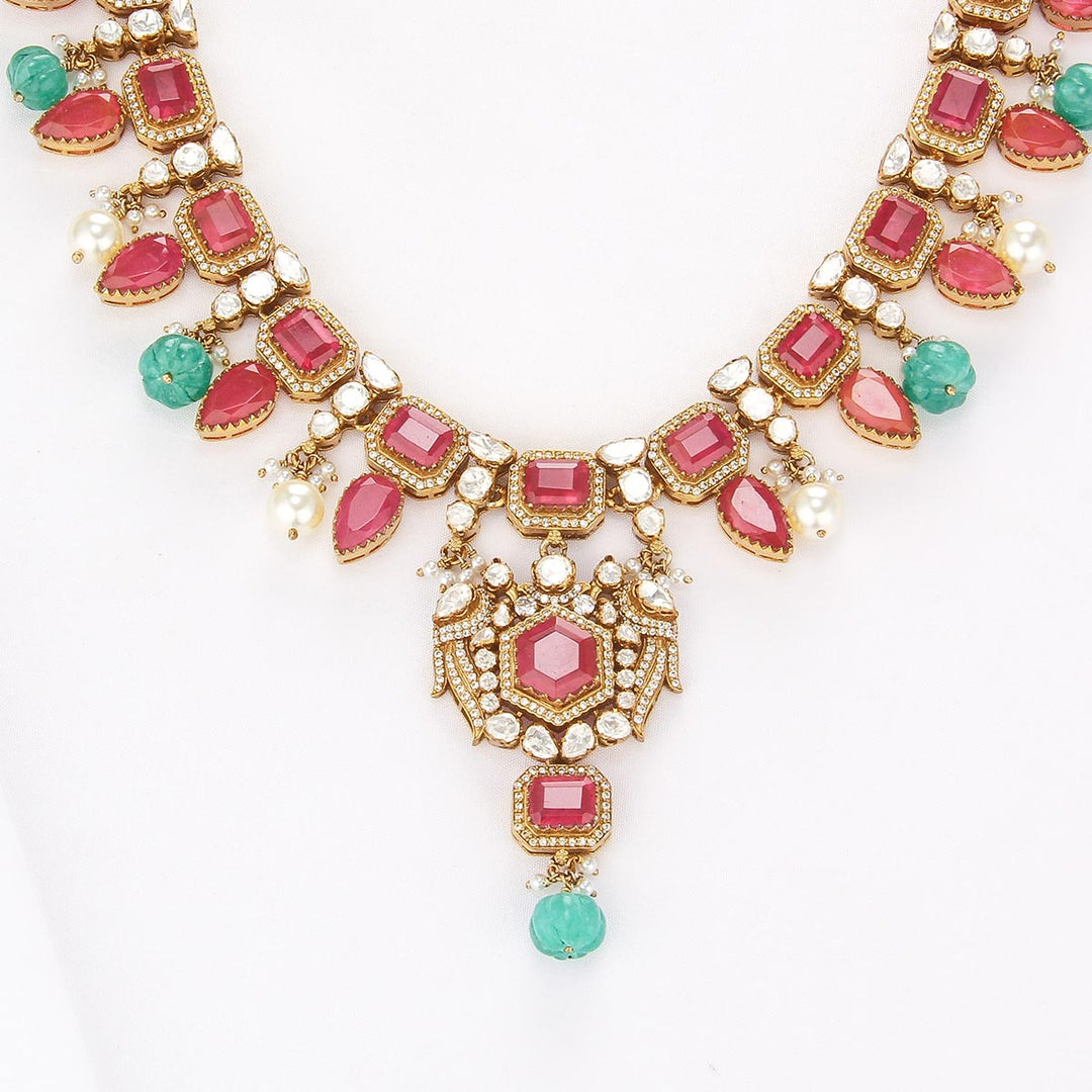 Beautiful Short Necklace Set